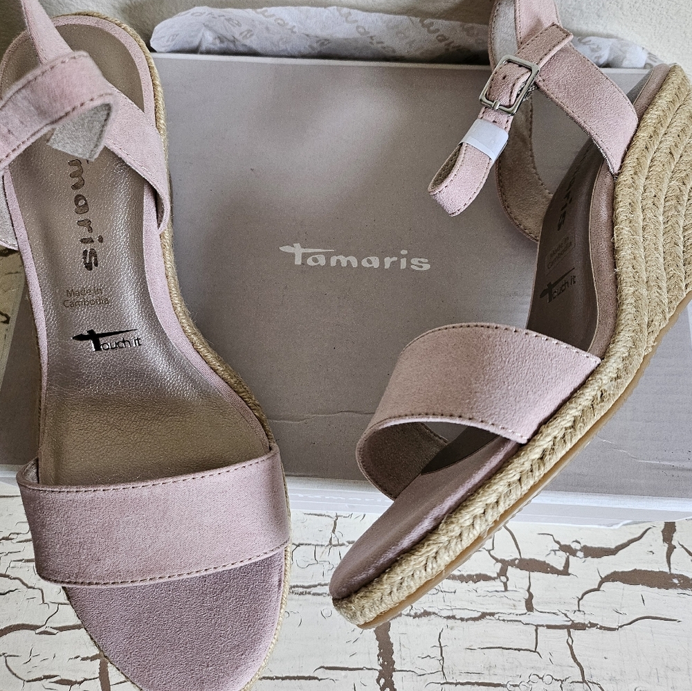NEW Tamaris 39 8.5 Pink Espadrille Wedges